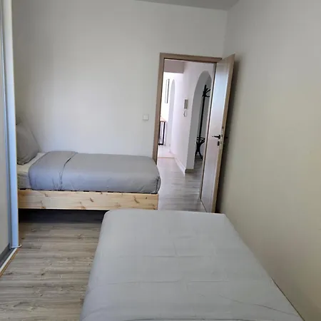 Cozy Urban - 2br - Sleeps 6 - Near Old Town Apartamento Bratislava